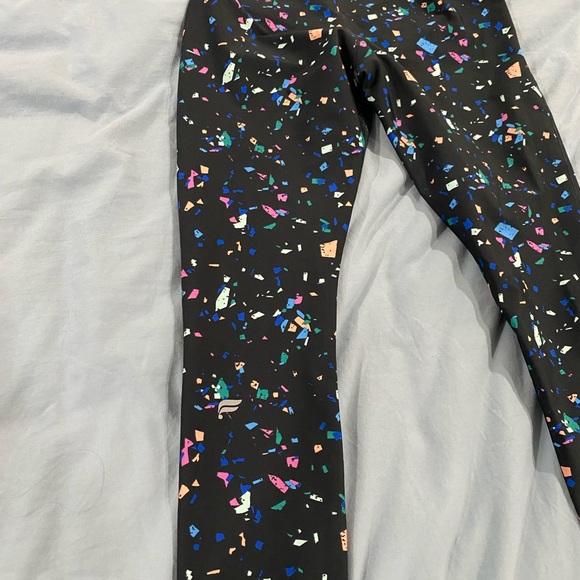 Colorful Patterned Activewear Set - Picture 4 of 7